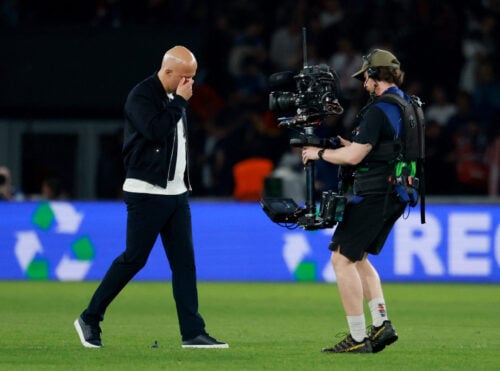 Arne Slot og Liverpool blev kørt ud af banen, da de tabte 0-2 til Paris Saint-Germain i Champions League-kvartfinalen. Nu kan det være slut.