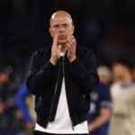 Arne Slot står midt i en sæson, der i stigende grad ligner en total fiasko for Liverpool. Derfor skal cheftræneren nu have sparket.