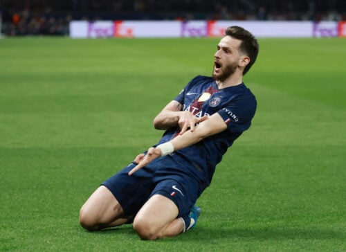 Rygterne tager fart omkring stjernespilleren Khvicha Kvaratskhelia fra Paris Saint-Germain, hvor fremtiden ikke virker så sikker længere.