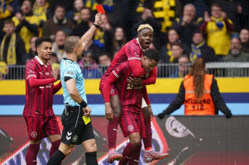 Guldkampen i 3F Superliga spidser til mandag, når FCM tager imod AGF i et opgør, der kan få afgørende betydning for mesterskabet.