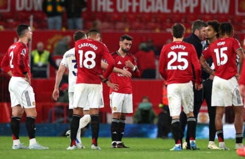 Leeds brød en 45 år lang forbandelse med en sjælden udesejr over Manchester United, men resultatet druknede i én opsigtsvækkende episode.