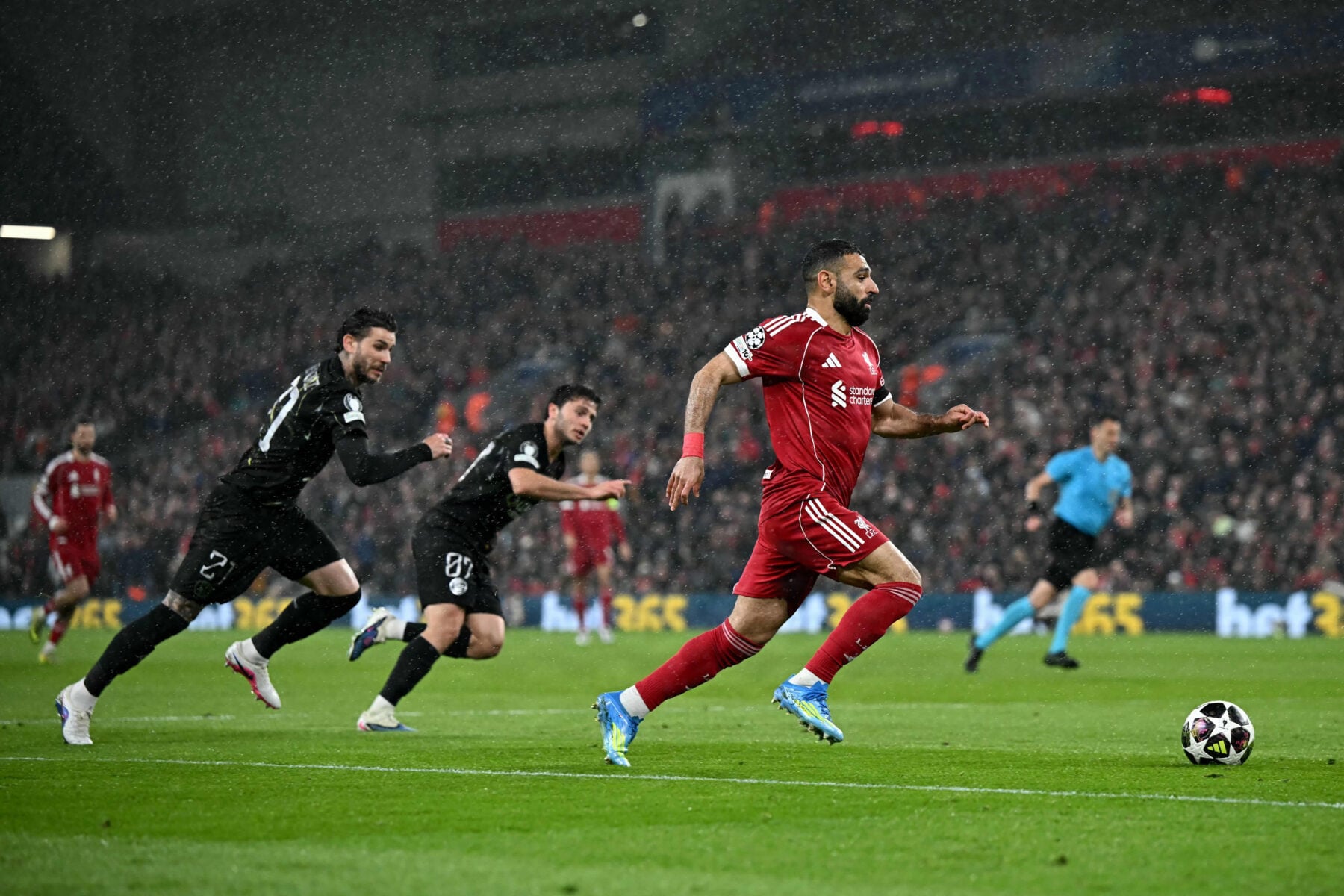 Liverpool står midt i en turbulent periode efter et markant exit fra Champions League, hvor der nu skal ryddes gevaldigt op i truppen.