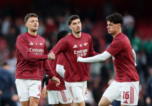 Arsenal står i et sportsligt traume, mens drømmen om det længe ventede mesterskab balancerer på afgrundens rand. Nu er der ny melding.