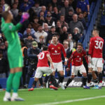 Manchester United rydder markant op i truppen denne sommer, men midt i det store ophørsudsalg er der en spiller, der fortsætter.