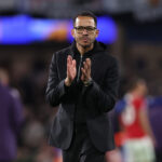 Det er nu officielt, at Liam Rosenior er fortid i Chelsea. Derfor har London-klubben nu udpeget en afløser for englænderen.