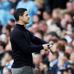 Mikel Arteta og Arsenal står ansigt til ansigt med et sportsligt traume, mens sæsonen balancerer på kanten af et totalt kollaps.