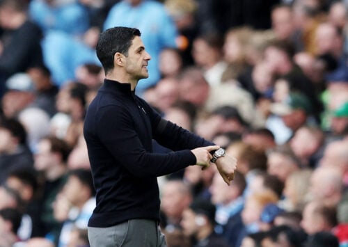 Mikel Arteta og Arsenal står ansigt til ansigt med et sportsligt traume, mens sæsonen balancerer på kanten af et totalt kollaps.