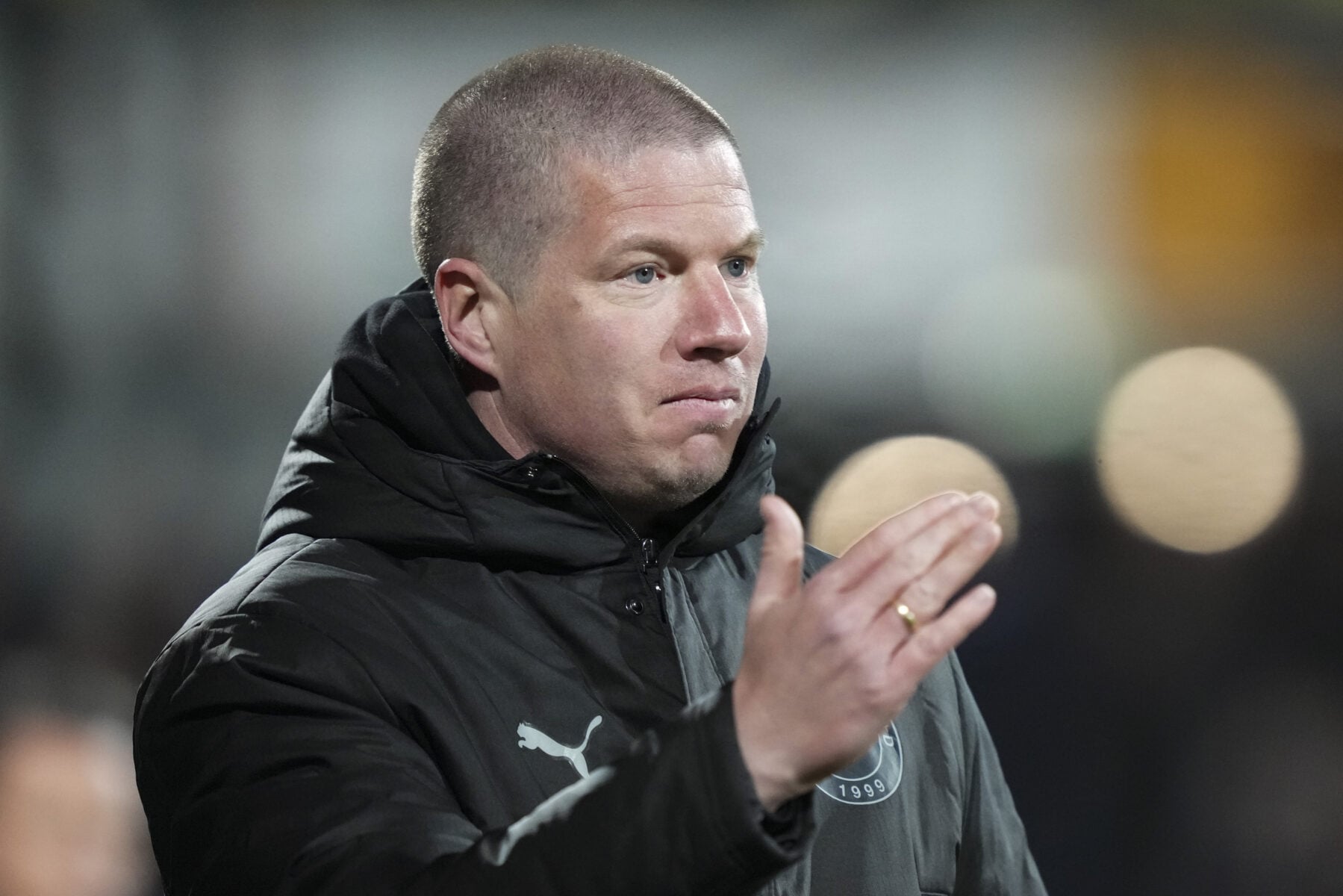 FCM indtager fortsat førstepladsen i 3F Superligaen, men de sidste intense spillerunder bliver uden en spiller, der meldes færdig.