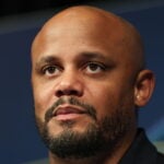 Vincent Kompany er ikke med til den første Champions League-semifinale mellem PSG og Bayern München.