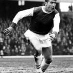 Her ses Joe Baker spille for Arsenal.