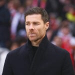 Xabi Alonso føler sig angiveligt forrådt af Liverpool.
