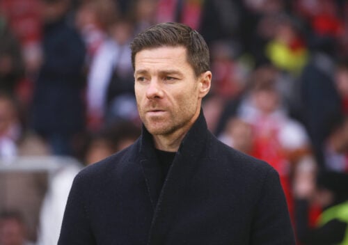 Xabi Alonso føler sig angiveligt forrådt af Liverpool.