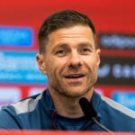 Fremtiden for Xabi Alonso er igen et varmt samtaleemne, efter spanieren står uden job. Nu bliver han sat i forbindelse med Chelsea.