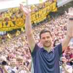 Fremtiden for Xabi Alonso er igen i fokus, efter spanieren står uden job og forbindes med flere europæiske storklubber.