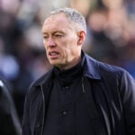 Det ville være hovedløst at fyre Steve Cooper nu, mener ekspert.