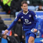 Efter korte indhop tidligere i april fik den rutinerede dansker chancen fra start, da nedrykningstruede Leicester tabte til Swansea lørdag.