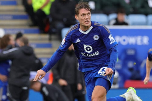 Efter korte indhop tidligere i april fik den rutinerede dansker chancen fra start, da nedrykningstruede Leicester tabte til Swansea lørdag.