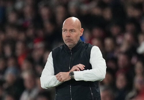 Det danske landshold befinder sig i en absurd virkelighed under ledelse af Brian Riemer, hvor VM-deltagelsen er pist borte.