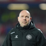 Danmark kan ende med at komme med til VM på sensationel vis, hvis en række scenarier går vores vej. Nu reagerer DBU på det hele.