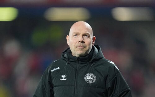 Danmark kan ende med at komme med til VM på sensationel vis, hvis en række scenarier går vores vej. Nu reagerer DBU på det hele.