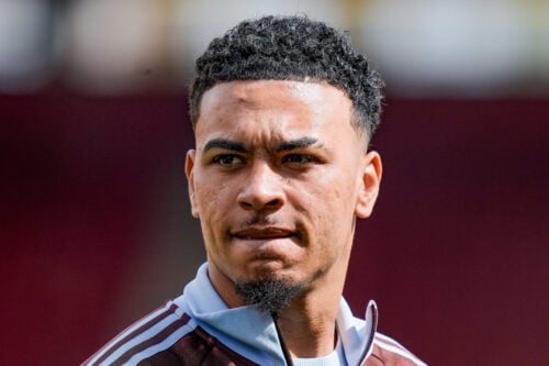 Morgan Rogers er klar på et skifte til Manchester United, der mandag møder Leeds i Premier League.