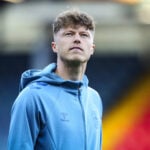 Det står nu krystalklart, at en dansker fremover skal spille i Premier League. Det sker efter, at oprykningen kom i hus fredag.