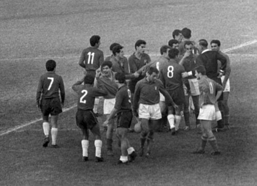 Det gik voldsomt for sig i VM-kampen mellem Chile og Italien i 1962.