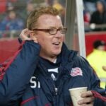 Steve Nicol sælger ud.