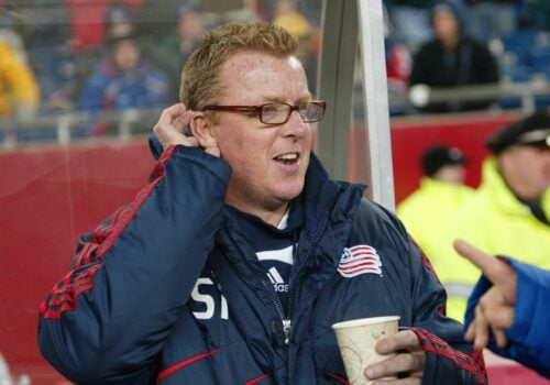 Steve Nicol sælger ud.