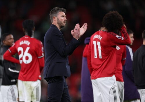 Manchester United jagter en ny venstre back.