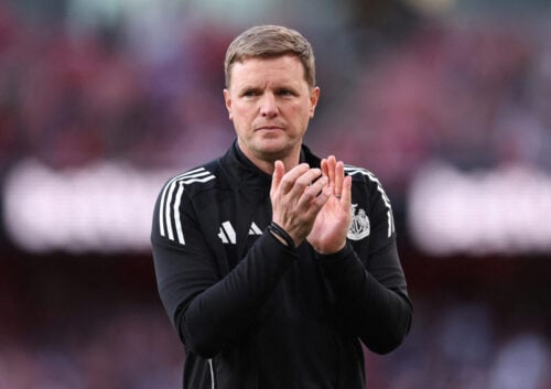 Newcastle beslutter sig om Howe-fremtid.