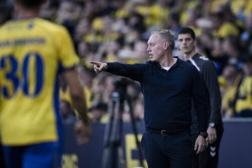 Brøndby står foran et skæbnesvangert opgør mod guldtørstige AGF, hvor kun en sejr tæller, hvis drømmen om medaljer skal holdes i live.