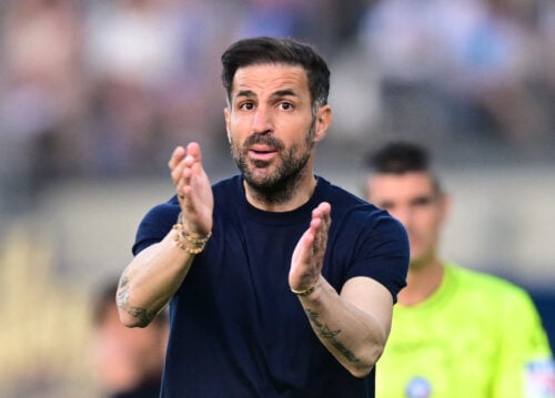 Cesc Fàbregas er pludselig blevet et varmt navn i trænerkarrusellen hos Chelsea, men fokus er angiveligt kun på én klub.