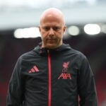 Arne Slot bekræfter hemmelige Liverpool-forhandlinger.