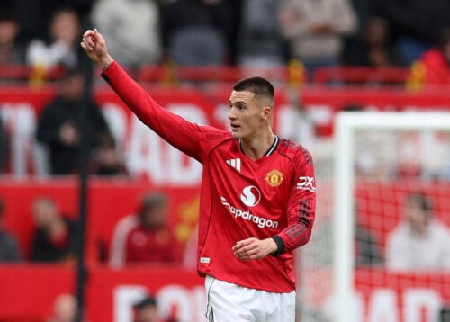 Manchester United scorer nu kassen.