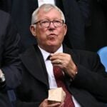 Sir Alex Ferguson fik pludselig briller.