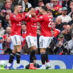 Liverpool måtte endnu en gang se sig slået af Manchester United, der vandt 3-2 på Old Trafford, men værterne blev ramt af en skade.