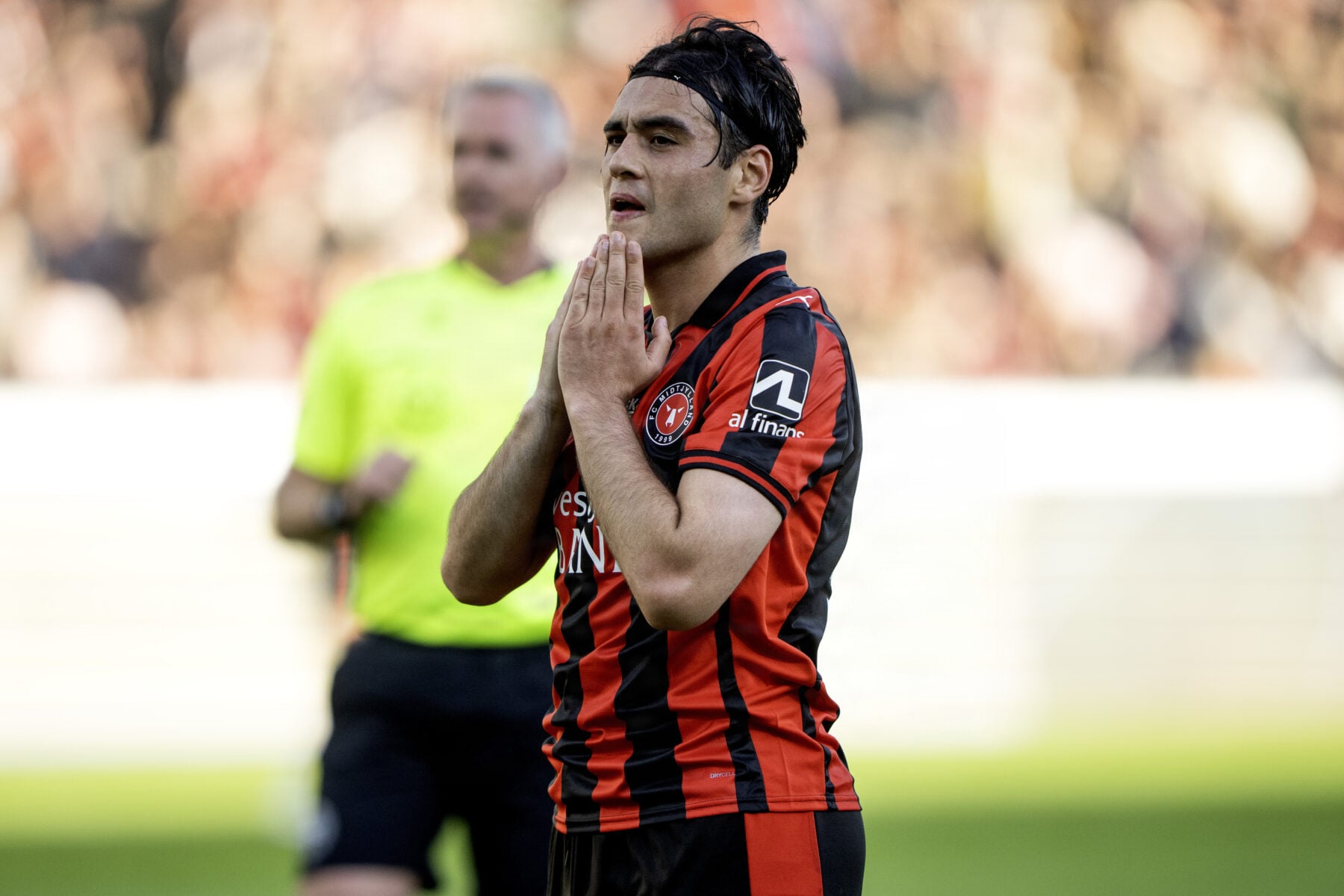 FC Midtjyllands guldfugl Aral Simsir har gang i en historisk sæson, hvorfor et stort sommerskifte nu står for døren.