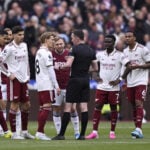 Arsenal kom i problemer mod West Ham søndag aften i Premier League, men fik alligevel raget en sen sejr til sig.