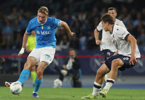 Selvom Napoli mandag aften tabte 2-3 til Bologna i Serie A, så ser fremtiden lys ud for danske Rasmus Højlund.