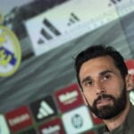 Det er nu en kendsgerning, at Real Madrid kommer til at skifte på trænerposten inden længe. Álvaro Arbeloa forlader nemlig sin stilling.