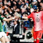 Kamil Grabara ligner en færdig mand Wolfsburg, hvilket hænger uløseligt sammen med den brutale nedrykning til 2. Bundesliga.