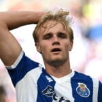 Alt trækker op til et sensationelt sommerskifte for den danske midtbanekomet i form af Victor Froholdt, der vandt guldet med FC Porto.