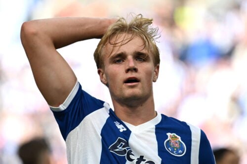 Alt trækker op til et sensationelt sommerskifte for den danske midtbanekomet i form af Victor Froholdt, der vandt guldet med FC Porto.