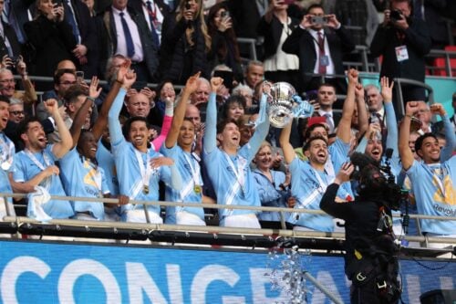 Manchester City kunne lørdag løfte FA Cup-trofæet efter en smal 1-0-sejr over Chelsea på Wembley i London.