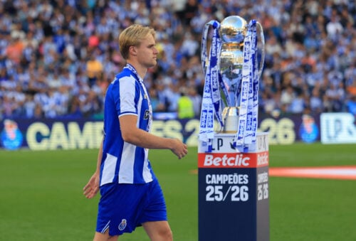 Det 20-årige stortalent Victor Froholdt har taget Portugal med storm. Nu venter et stort sommerskifte for den prisbelønnede Porto-dansker.
