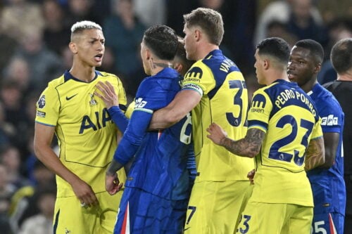 Tottenham havde en gylden mulighed for at sikre sig overlevelse i Premier League, men Roberto De Zerbis tropper faldt sammen mod Chelsea.