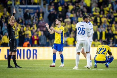 Der var drama for alle pengene på Brøndby Stadion, da Steve Coopers europæiske drømme blev knust i et intenst opgør mod F.C. København.