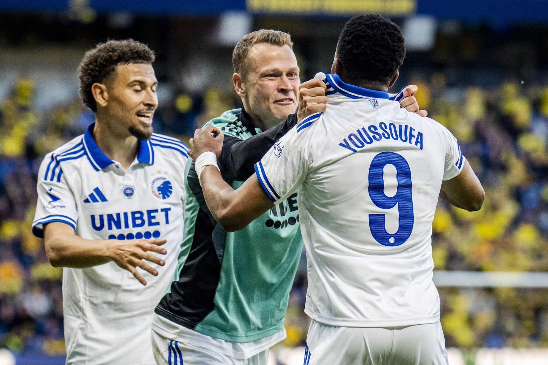 Med en ny, afgørende Superliga-sæson og vigtige europæiske kvalifikationskampe ventende lige om hjørnet, er presset på FCK-ledelsen enormt.