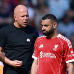 Arne Slot fortsætter tilsyneladende i Liverpool.